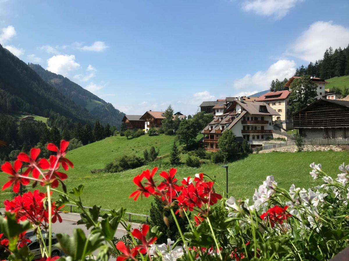 Apartments Vaiolet Santa Cristina Val Gardena Ngoại thất bức ảnh